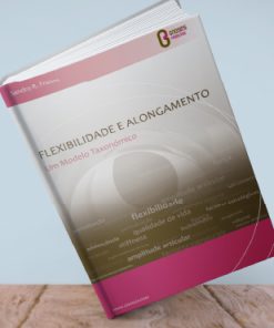 Imagem de um livro em destaque sobre uma superfície de madeira, com fundo azul claro desfocado. A capa do livro tem tons de branco, rosa e castanho, e o título é "Flexibilidade e Alongamento – Um Modelo Taxonómico". Palavras relacionadas como “flexibilidade”, “amplitude articular” e “mobilidade” estão dispersas na zona inferior da capa. O nome da autora, Sandra B. Freitas, aparece no canto superior esquerdo.